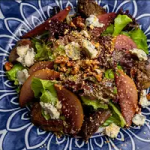 Доставка Салат с куриной печенью и грушей из Гурман Салат с куриной печенью и грушей
