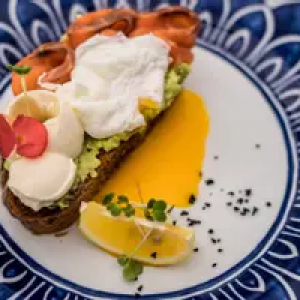 Доставка Авокадо тост с лососем из Гурман Авокадо тост с лососем