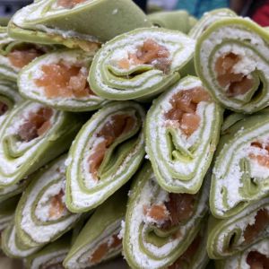 Доставка Блины шпинатные с форелью из Хочу и Буду Блины шпинатные с форелью