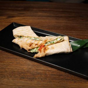 Доставка Лаваш сулугуни с томатами и зеленью из Avenue 25 Лаваш сулугуни с томатами и зеленью