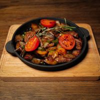 Доставка Горячая сковорода с телятиной из Avenue 25 Горячая сковорода с телятиной