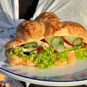 Круасан з куркою