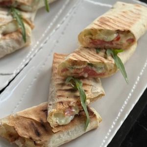 Лаваш з сиром сулугуні