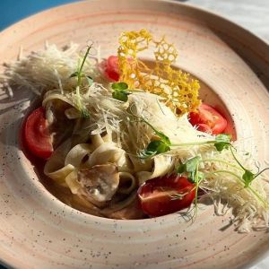 Феттучіні з куркою та грибами