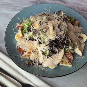 Цезар з запеченою куркою