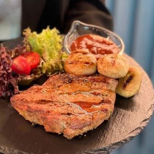 Стейк із свиного ошийка