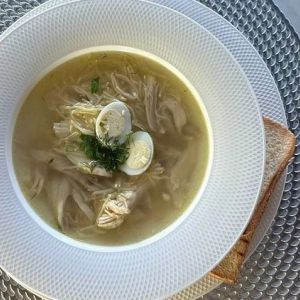 Бульйон із домашньої курочки