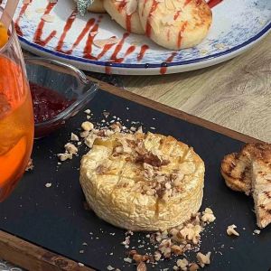 Запечений сир камамбер