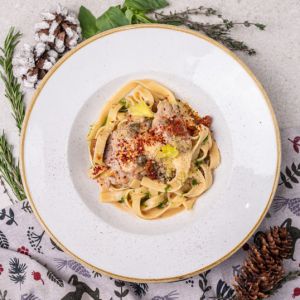 Доставка Тальятеле зі свининою в соусі з чилі, каперсами та в’яленими томатами из Celentano_Delta Тальятеле зі свининою в соусі з чилі, каперсами та в’яленими томатами