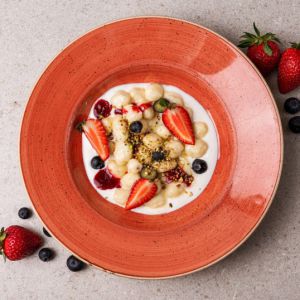 Доставка Ліниві вареники з сиру з ягодами та сметаною (300 г) из Celentano_Delta Ліниві вареники з сиру з ягодами та сметаною (300 г)