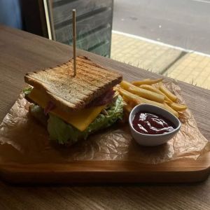 Доставка Che-за-сендвіч? из CheBurek Che-за-сендвіч?