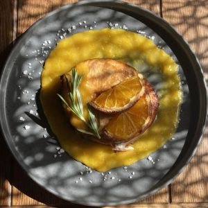 Доставка Стейк лосося з апельсиновим соусом из CheBurek Стейк лосося з апельсиновим соусом