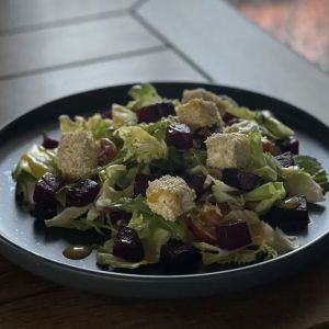 Доставка Салат з карамелізованим буряком из CheBurek Салат з карамелізованим буряком