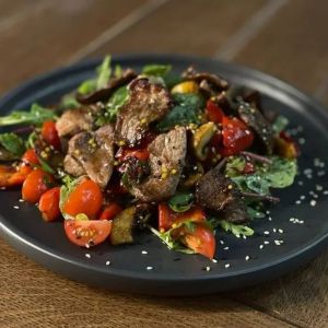 Доставка Теплий салат з телятиною из CheBurek Теплий салат з телятиною