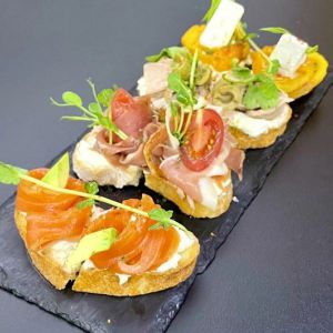 Доставка Асорті брускет из Дитяче Королівство Асорті брускет