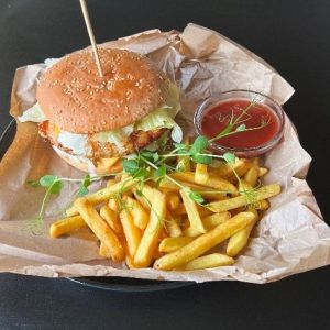 Доставка Бургер з куркою та картопля фрі из Дитяче Королівство Бургер з куркою та картопля фрі