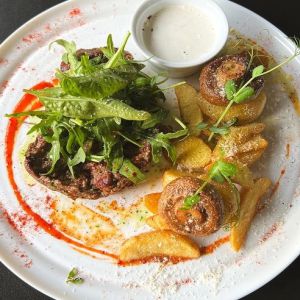 Доставка Стейк з телятини з картоплею из Дитяче Королівство Стейк з телятини з картоплею