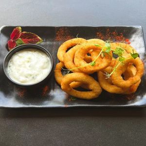 Доставка Цибулеві кільця з фірмовим соусом из Дитяче Королівство Цибулеві кільця з фірмовим соусом