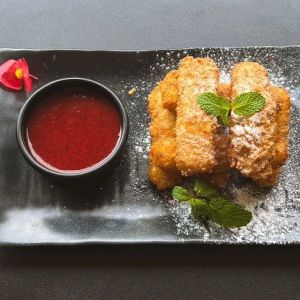 Доставка Сирні палички з ягідним соусом из Дитяче Королівство Сирні палички з ягідним соусом