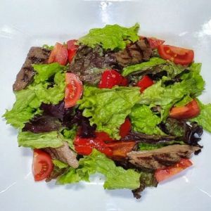 Салат теплий з телятиною