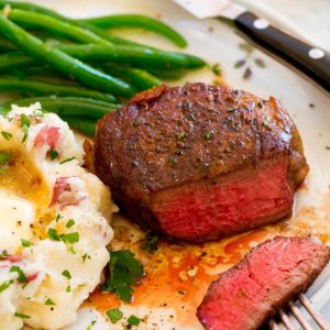 Філе міньон з полентою на кокосовому молоці