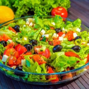 Грецький салат із рослинним сиром