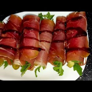 Роли з хамоном та рослинним сиром