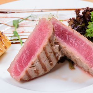 Стейк із Тунця