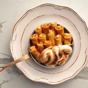 Доставка Міні млинці з сиром ,меренгою і карамеллю из Гурман Міні млинці з сиром ,меренгою і карамеллю