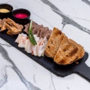 Доставка Дошка бесарабських закусок из Гурман Дошка бесарабських закусок