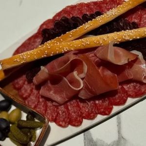 Доставка Дошка заморських делікатесів из Гурман Дошка заморських делікатесів