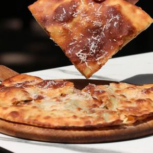 Доставка Пиріг з курячим філе, грибами і шпинатом из Гурман Пиріг з курячим філе, грибами і шпинатом