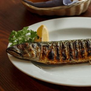Скумбрія на грилі