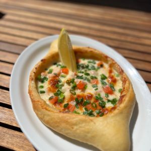 Хачапурі по-аджарськи з лососем