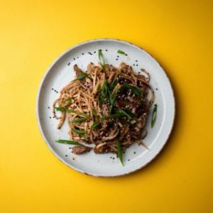 Удон зі свининою