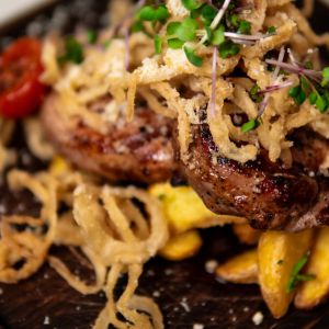 Доставка СВИНЯЧА ШИЯ НА ВУГІЛЛІ из Пармезан СВИНЯЧА ШИЯ НА ВУГІЛЛІ