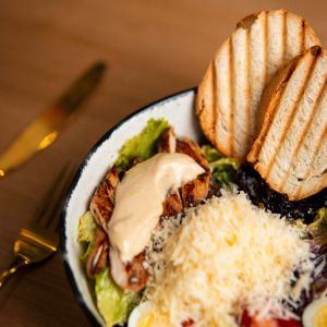 Доставка Салат Цезар з куркою из Pausa Салат Цезар з куркою
