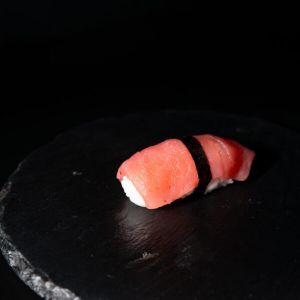 Суші з тунцем