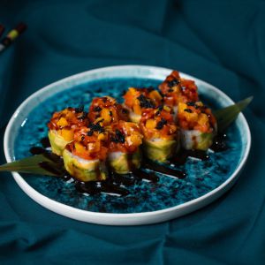 <br>280g (8шт.)<br><br>Рис, авокадо, сир Філадельфія, лосось, манго, соус Унагі, ікра Масаго Mini Avocado