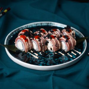 <br>260g (8шт.)<br><br>Рис, сир Філадельфія, тунець гриль, соус Шрірача, соус Спайс, ікра Масаго Mini Tuna