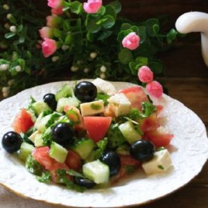 Доставка Свіжий овочевий салат з сиром або бринзою из Хуторок Свіжий овочевий салат з сиром або бринзою