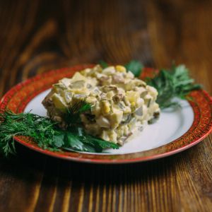 Доставка Пікантний м'ясний салат из Хуторок Пікантний м'ясний салат