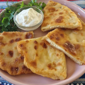 Плачінда з сироим та бринзою