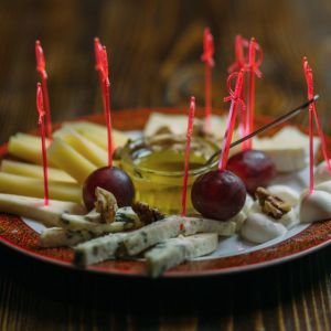 Доставка Асорті з вишуканих сортів сиру из Хуторок Асорті з вишуканих сортів сиру