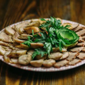 Доставка М'ясне блюдо по-бессарабськи из Хуторок М'ясне блюдо по-бессарабськи