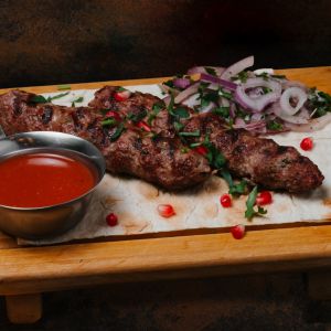 Доставка Люля-кебаб з телятини і свинини (200 гр) из Zeytun Люля-кебаб з телятини і свинини (200 гр)