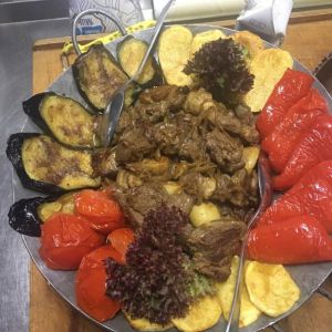 Доставка Садж з баранини та овочами из Zeytun Садж з баранини та овочами